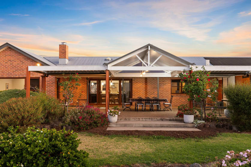 Click to view all images 599 Linthorpe Road Linthorpe QLD 4356 - Image 2