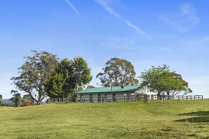Click to view all images 60 Long Swamp Road Greenwich Park NSW 2580 - Image 1