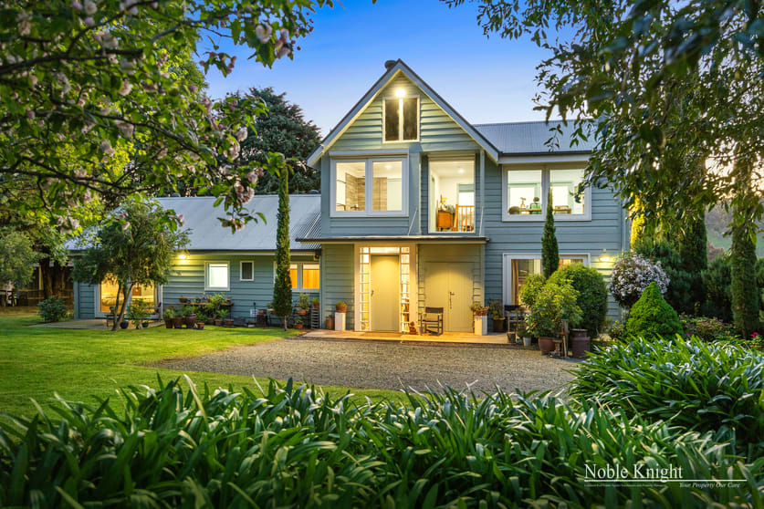 Click to view all images 146 Lorimers Lane Dixons Creek VIC 3775 - Image 1