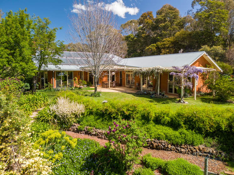 72 Ross Street Armidale NSW 2350 - Image 1