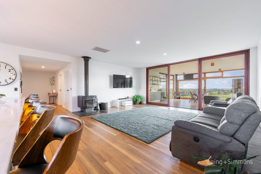 Click to view all images 114 Burns Road Armidale NSW 2350 - Image 2