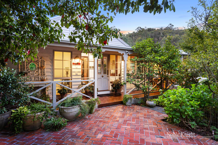 Click to view all images 22 Old Kinglake Road Steels Creek VIC 3775 - Image 2