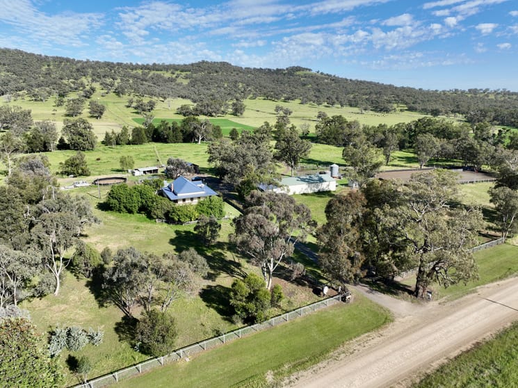 Click to view all images "Strathleigh" Warrah Creek Rd Willow Tree NSW 2339 - Image 2