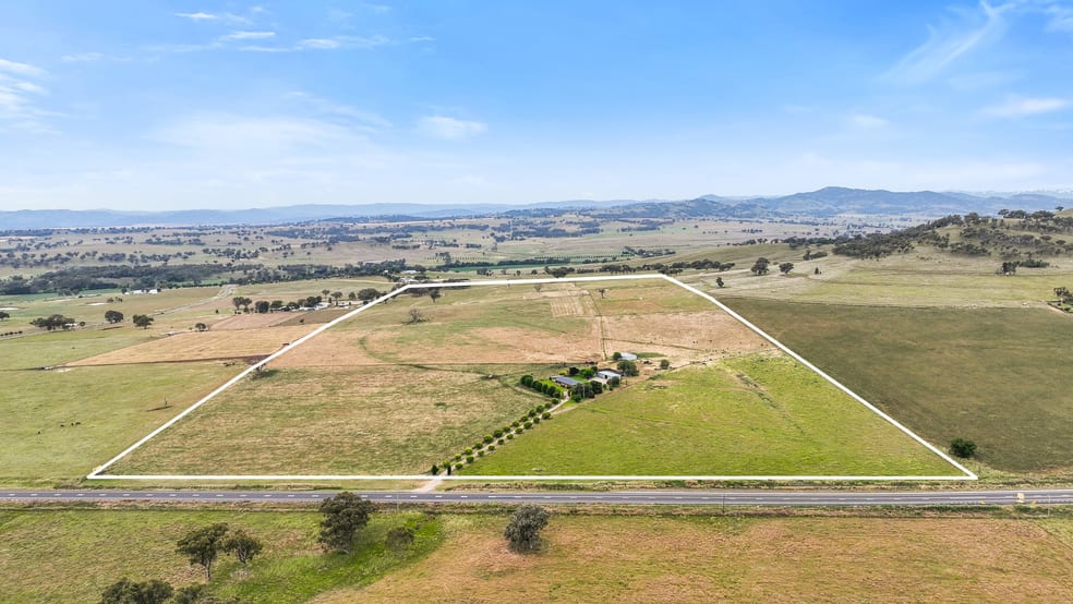 Click to view all images 13886 New England Highway Tamworth NSW 2340 - Image 2