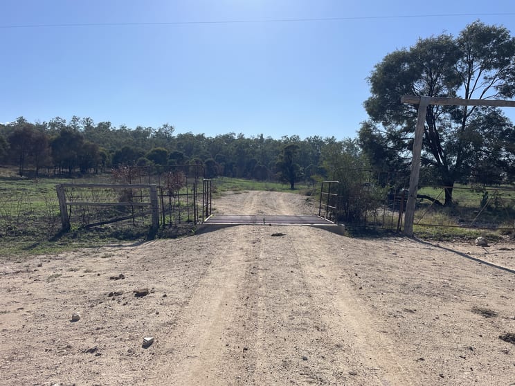 Click to view all images 3988 FLAGSTAFF ROAD Taroom QLD 4420 - Image 1