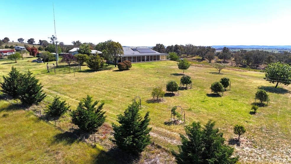 Click to view all images 681 Burgoon Lane Molong NSW 2866 - Image 3