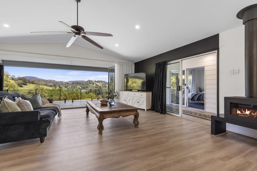 Click to view all images 6 East Coolabine Road Coolabine QLD 4574 - Image 1
