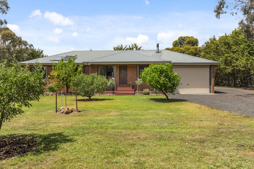 Click to view all images 112 Mcdonalds Lane Riddells Creek VIC 3431 - Image 2
