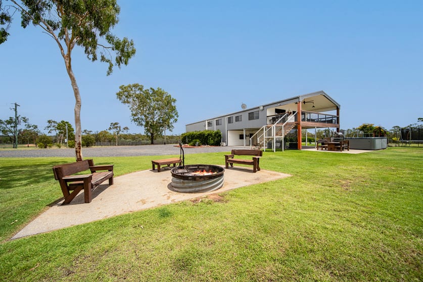 Click to view all images 1423 Selma Road Emerald QLD 4720 - Image 3