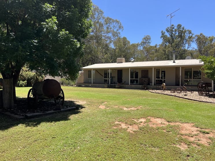 Click to view all images 3739 Lachlan River Road Hillston NSW 2675 - Image 3