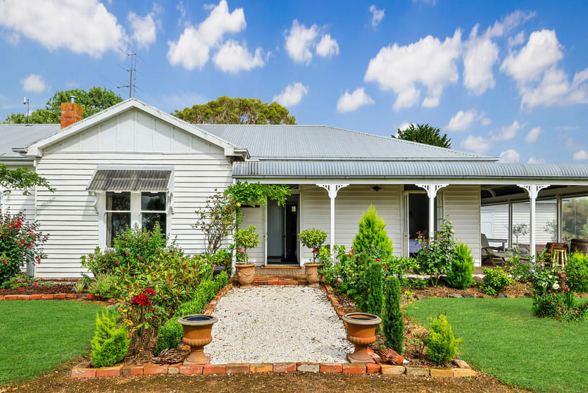 Click to view all images 153 Wickham Road Woolsthorpe VIC 3276 - Image 3