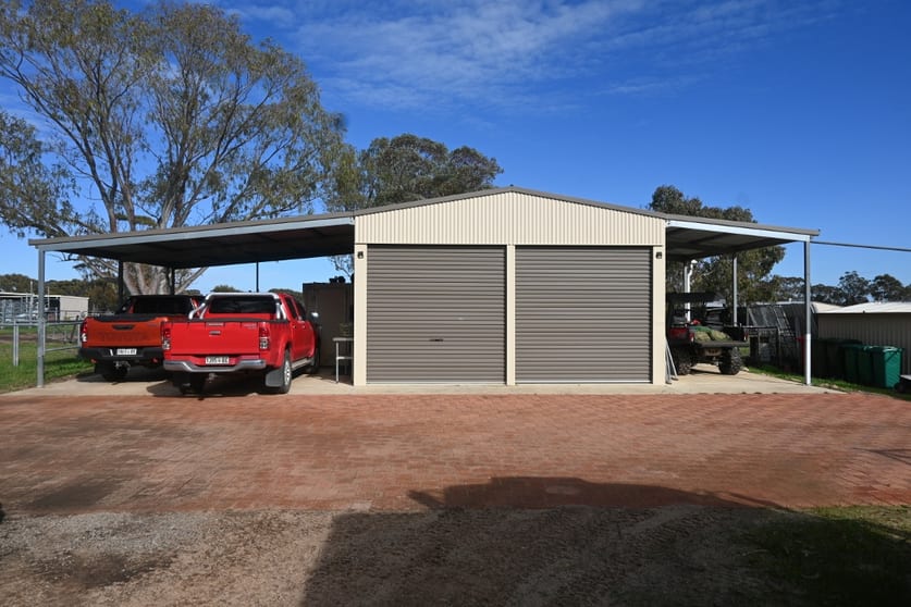 Click to view all images 2463 Quairading - York Road East Beverley WA 6304 - Image 3