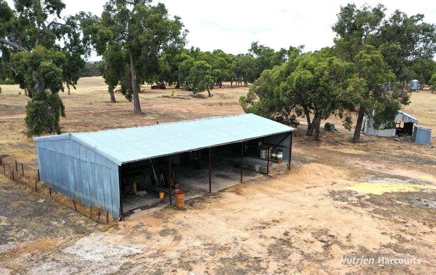 Click to view all images 204 Cullalla Road Mooliabeenee WA 6504 - Image 1