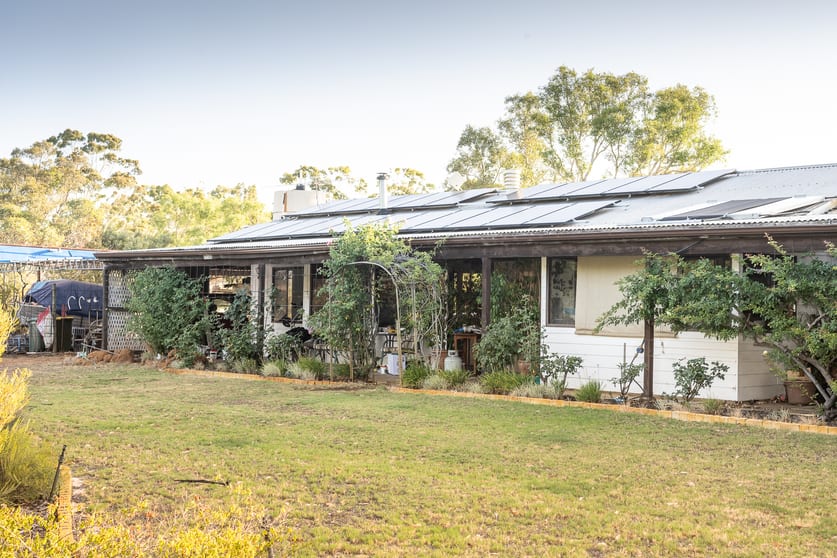 Click to view all images 252 Ellenbrook Road Bullsbrook WA 6084 - Image 3