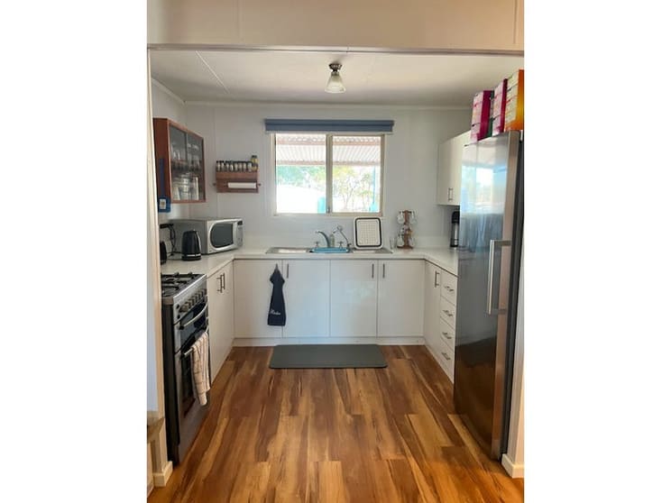 Click to view all images 100 Carr Road Beverley WA 6304 - Image 3