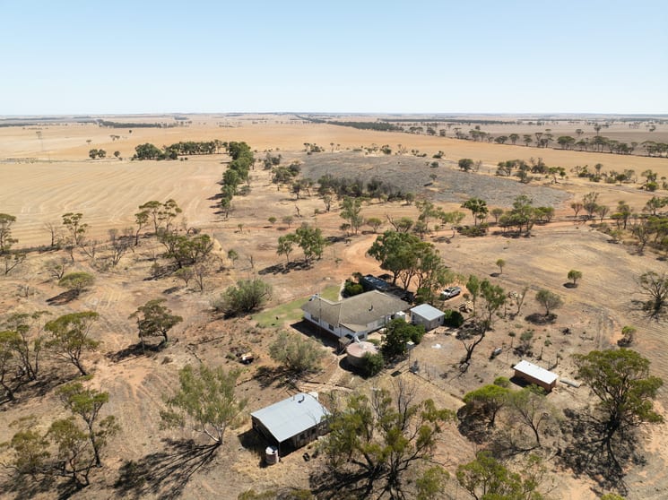 Click to view all images 21302 Cumminin Road Bruce Rock WA 6418 - Image 1