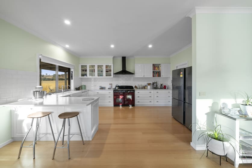 Click to view all images 31 High Vista Court Mansfield VIC 3722 - Image 3
