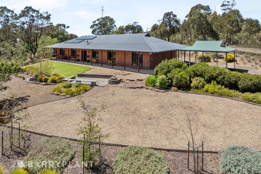 Click to view all images 90 Mchargs Road Kilmore VIC 3764 - Image 3