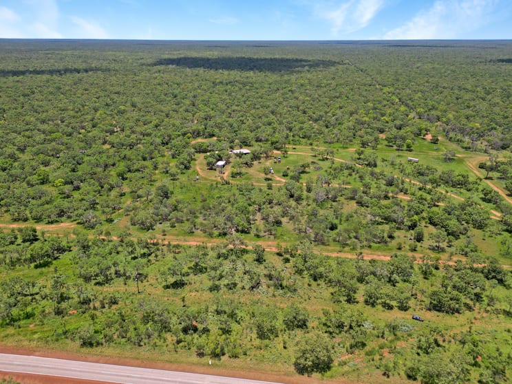 Click to view all images 270 Stuart Highway Mataranka NT 0852 - Image 3