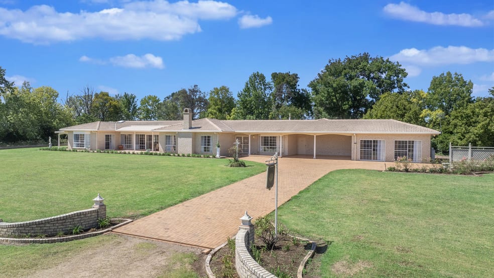 Click to view all images 22 Crotty Road Glen Innes NSW 2370 - Image 2