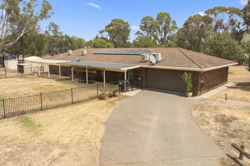 Click to view all images 25 CASTLE DRIVE Arcadia VIC 3631 - Image 3