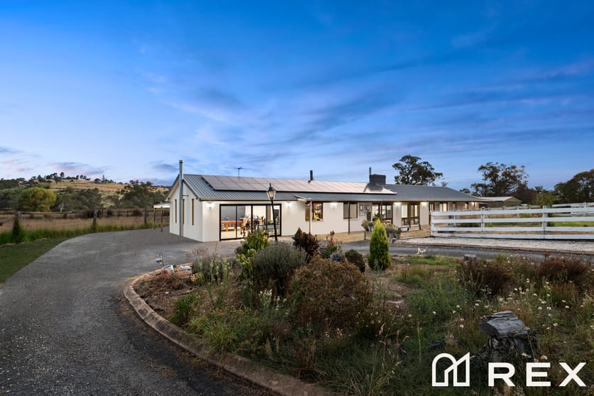Click to view all images 700 Belgrave-Hallam Road Narre Warren East VIC 3804 - Image 1