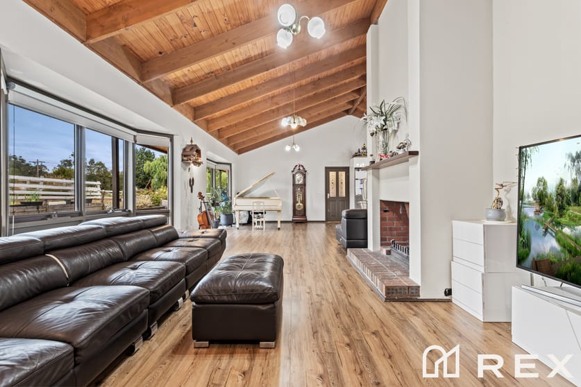 Click to view all images 700 Belgrave-Hallam Road Narre Warren East VIC 3804 - Image 3
