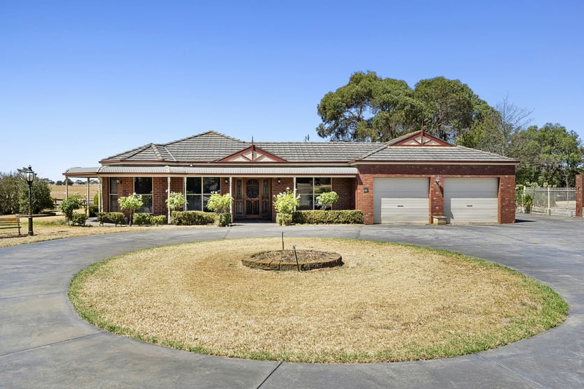 Click to view all images 370 Corangamite Lake Road Cororooke VIC 3254 - Image 1