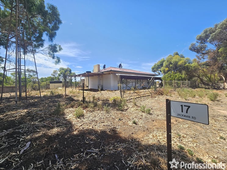 Click to view all images 17 Jackman Road Bright SA 5381 - Image 2