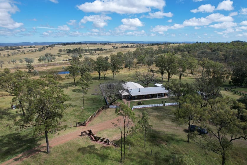 Click to view all images 663 Cranks Avenue Monto QLD 4630 - Image 1