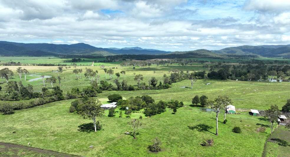Click to view all images Blue Mountain QLD 4737 - Image 2