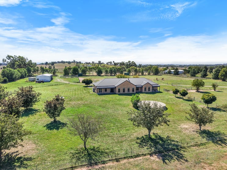 Click to view all images 318 Goolma Road Gulgong NSW 2852 - Image 1
