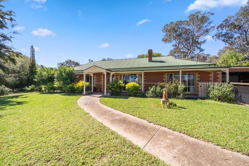 Click to view all images 625 Old Tolmie Road Barwite VIC 3722 - Image 1
