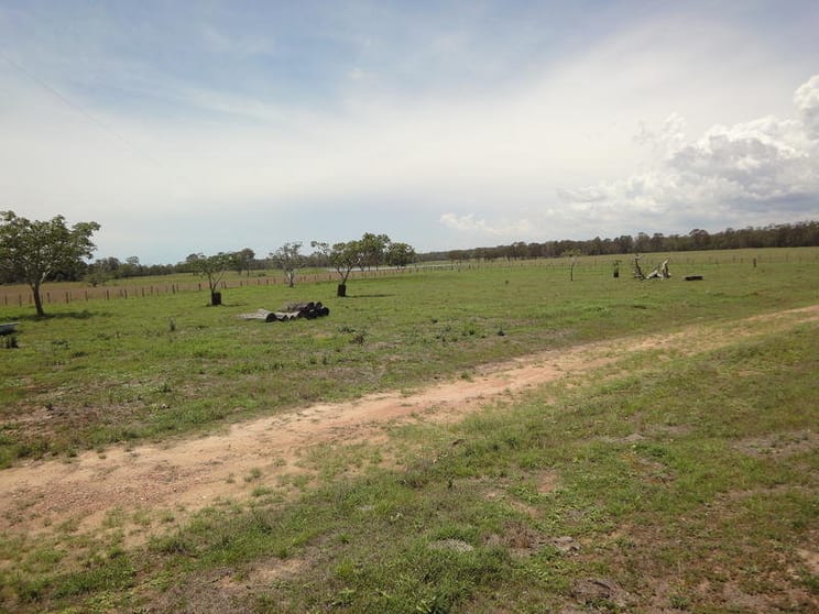Click to view all images 1415 Ferry Road Rosedale QLD 4674 - Image 2