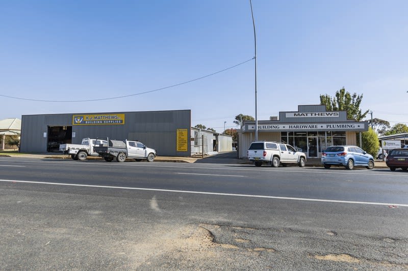 Click to view all images 302 Hoskins Street* Temora NSW 2666 - Image 2