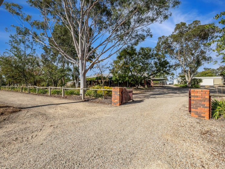 606 Warby Range Road Wangaratta South VIC 3678 - Image 2