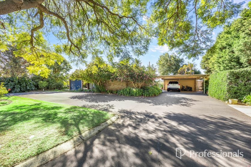 Click to view all images 13 Shenton Road Burekup WA 6227 - Image 2