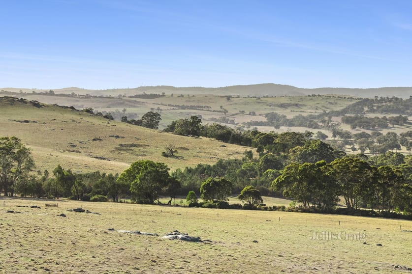 Click to view all images 209 Fordes Lane Kyneton VIC 3444 - Image 1
