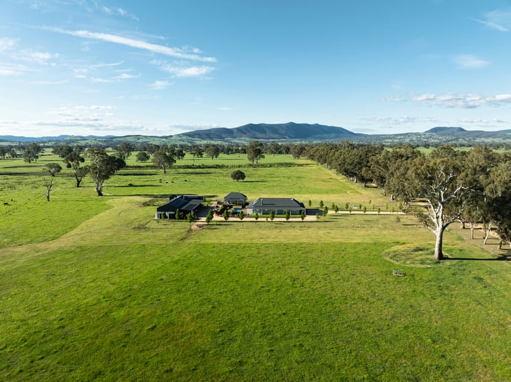 43 Dueran Lane Mansfield VIC 3722 - Image 1