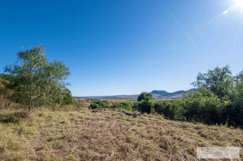 Click to view all images 42/ Denmark Lane Emu Vale QLD 4371 - Image 2