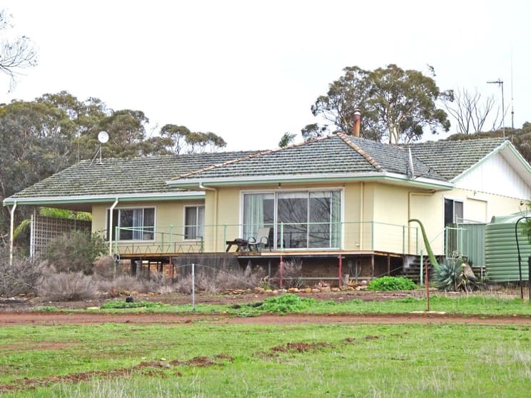 Click to view all images 857 Dwelyerdine Road Toolibin WA 6312 - Image 3