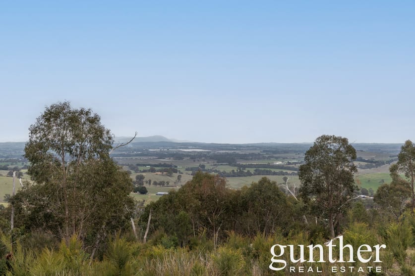 Click to view all images 188 Pauls Lane Dixons Creek VIC 3775 - Image 3