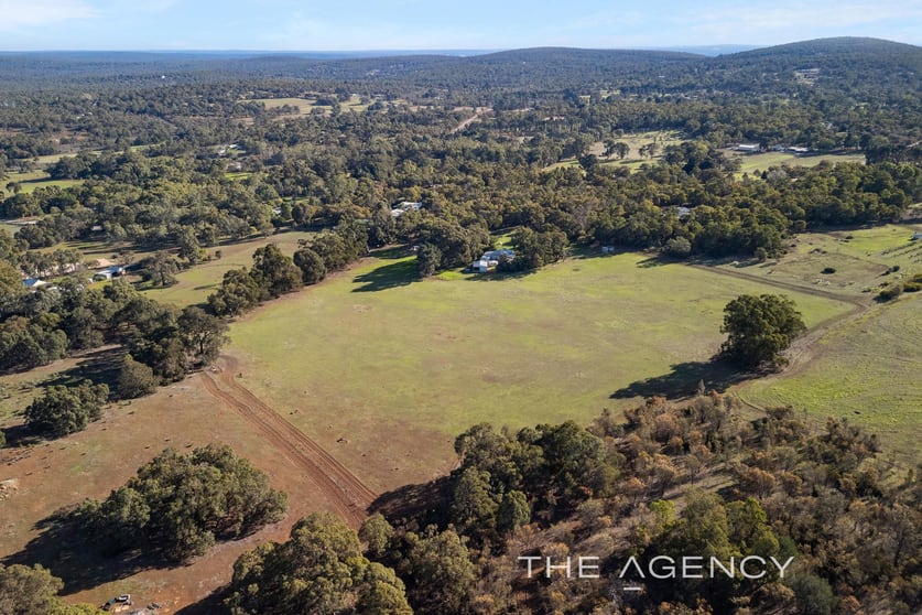 Click to view all images 143 Grandis Road Morangup WA 6083 - Image 2