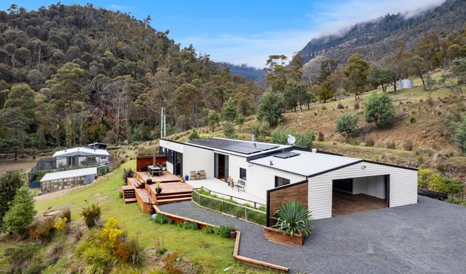 Click to view all images 101 Stinging Nettle Gully Road Molesworth TAS 7140 - Image 2