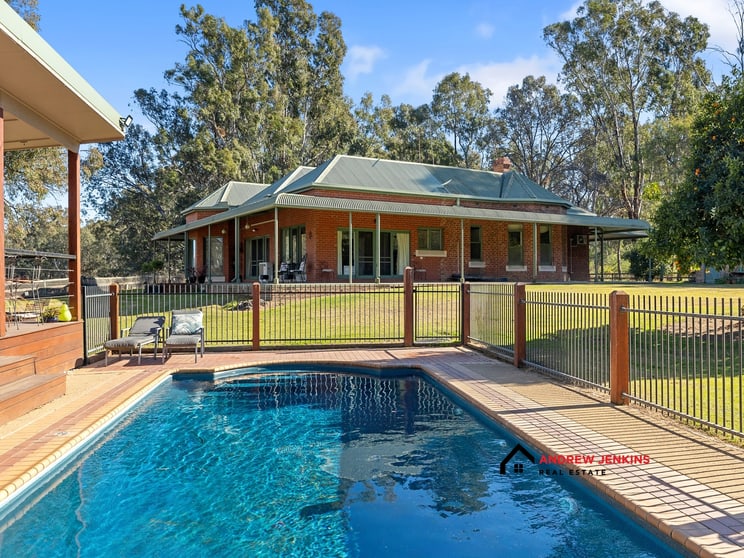Click to view all images 337 Lower River Rd Tocumwal NSW 2714 - Image 1