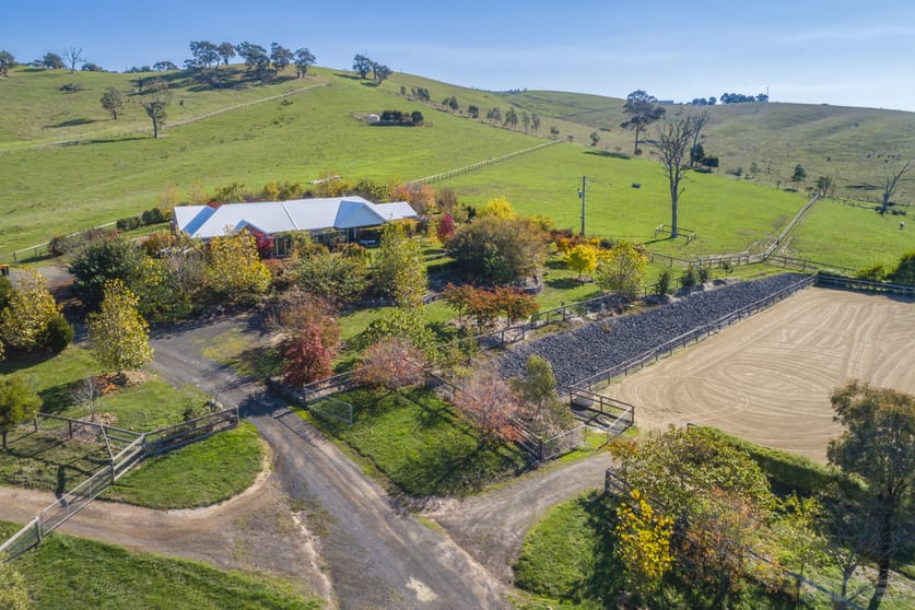 Click to view all images 216 Clonbinane Road Wandong VIC 3758 - Image 1