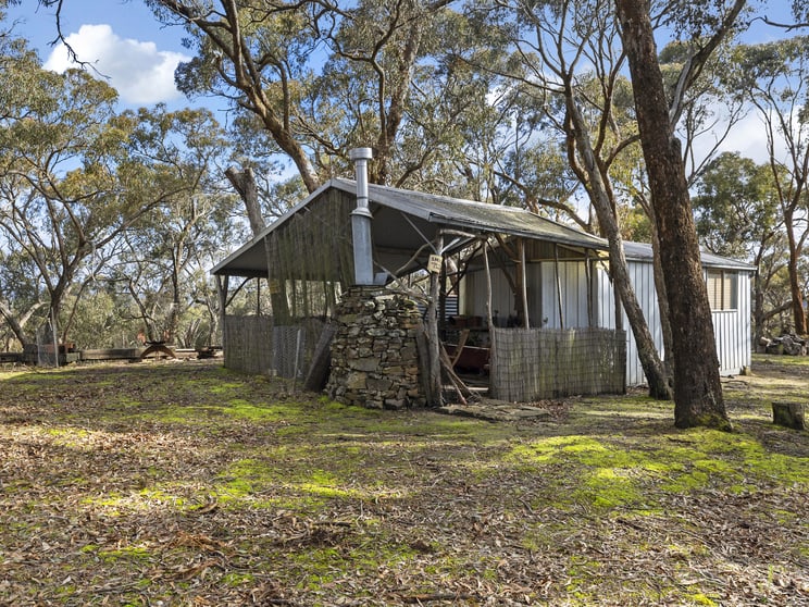 Click to view all images 1134 Ghin Ghin Road Ghin Ghin VIC 3717 - Image 2