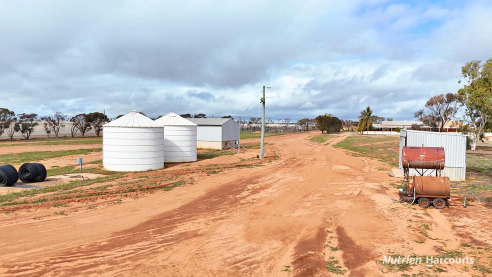 Click to view all images 895 Hunter Road South Kumminin WA 6368 - Image 3