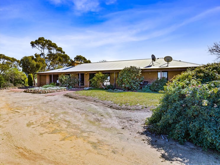 . 'Dulbelling Farms' Quairading WA 6383 - Image 2
