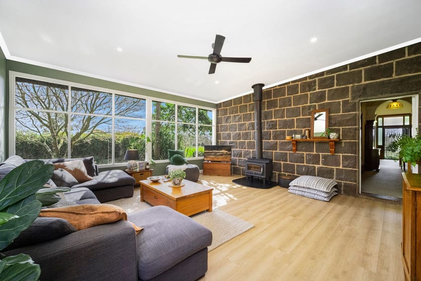 Click to view all images 196 Hamilton-Chatsworth Road Hamilton VIC 3300 - Image 3
